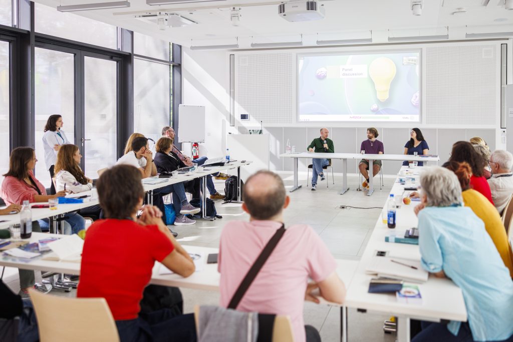 Moritz Winker, Thomas Beavis and Leslie Pan discuss their experiences and answer the participants’ questions about the TREC expedition. Photo: Massimo Del Prete/EMBL
