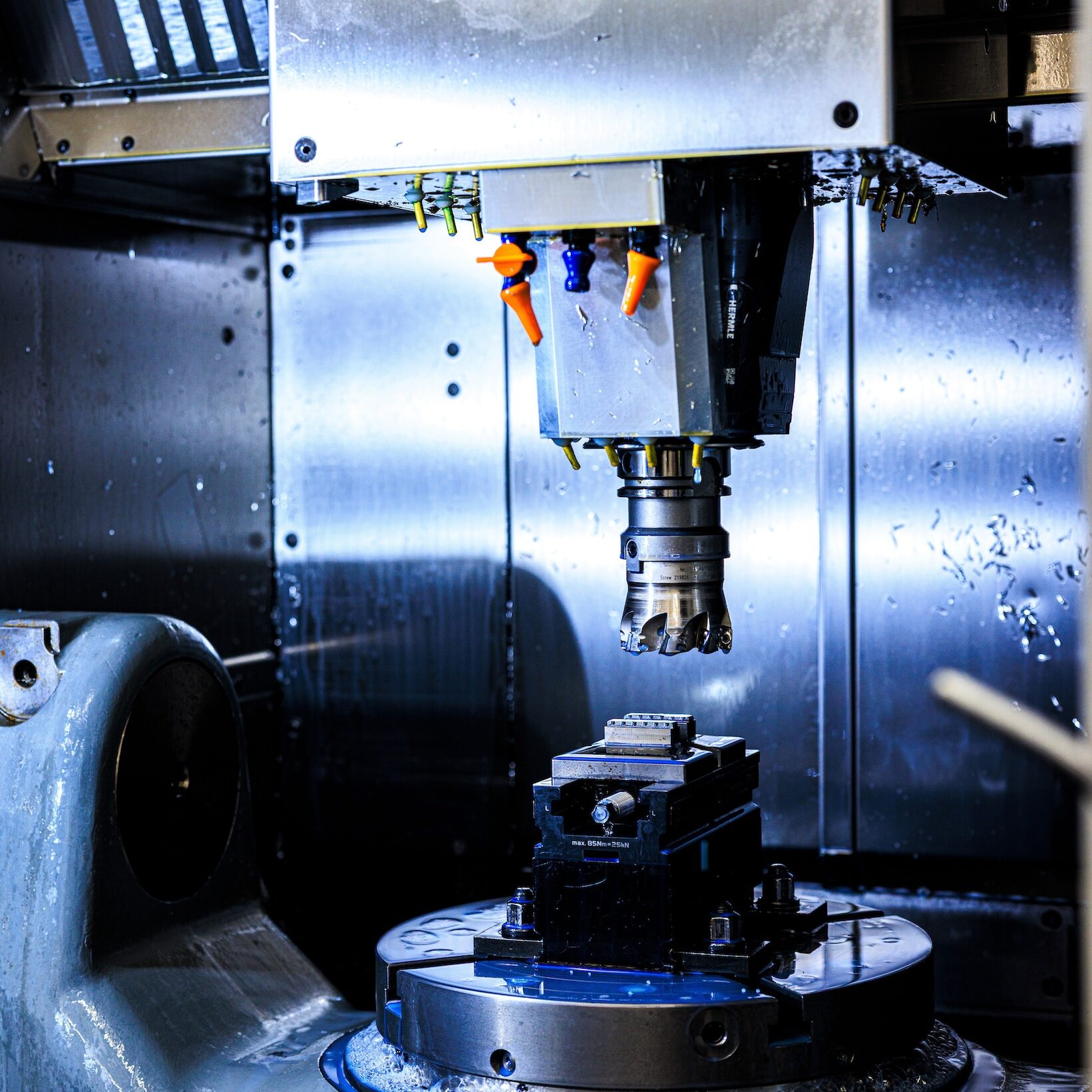 The machining head and mounting stage of a CNC milling machine