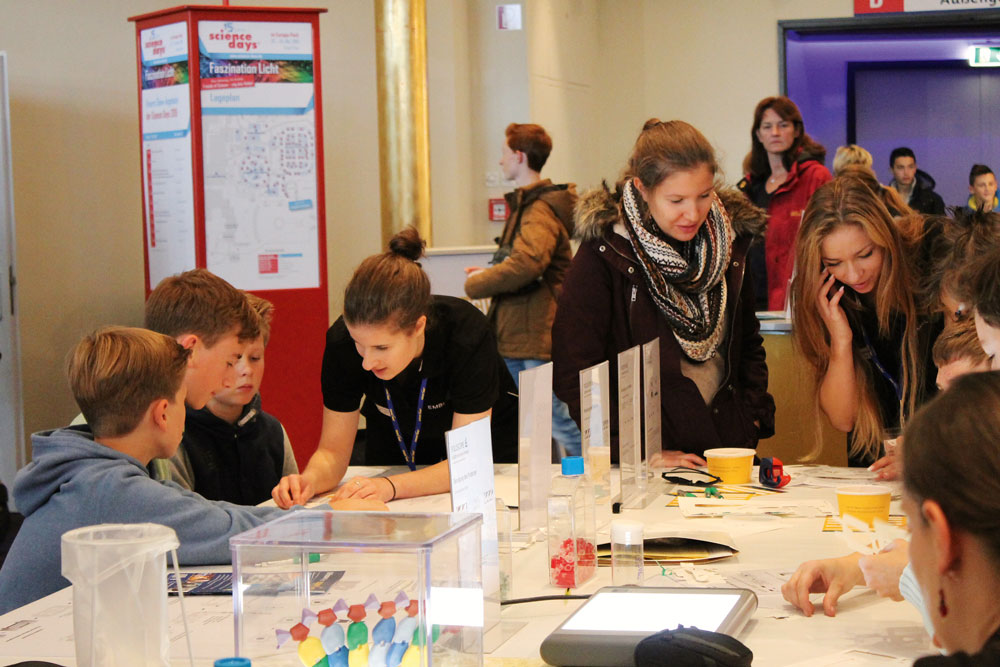 Light fantastic: EMBL’s European Learning Laboratory for the Life Sciences (ELLS) presented practical workshops and interactive activities on 22–24 October at Science Days 2015 in Rust, near Freiburg, Germany. One of Germany’s largest science festivals, the event attracted more than 20 000 visitors, and was themed on “Fascination Light”. PHOTO: EMBL/Angela Michel