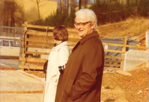John Kendrew, c. 1978, visits the site of the EMBL main laboratory in Heidelberg. Photo taken by Frieda Glockner (EMBL Archive / DE 2324 P-GLO)