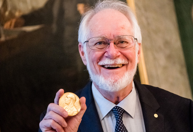 Jacques Dubochet holding his Nobel medal during Nobel week