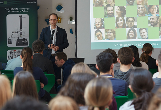 Robert Prevedel talks about EMBL and microscopy at the Internationale Gesamtschule Heidelberg. PHOTO: EMBL/Hugo Neves