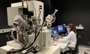 Laboratory Officer Nicole Schieber working in EMBL's Electron Microscopy Core Facility. PHOTO: Viola Oorschot/EMBL