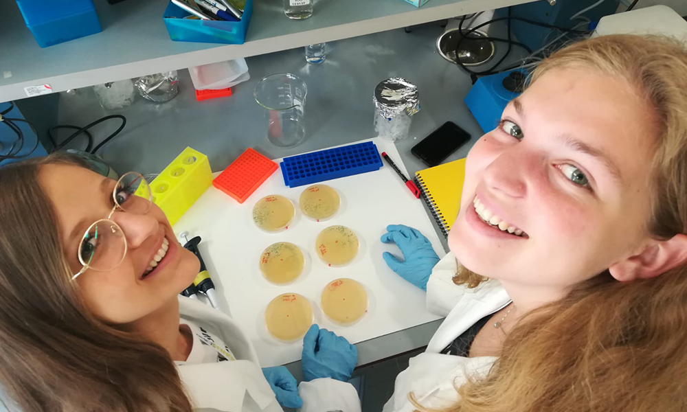 Two students from the latest edition of Summer in Science working in the lab