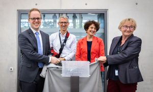 From left to right: Jens Brandenburg, Parliamentary State Secretary, Federal Ministry of Education and Research; Jan Ellenberg, Head of the EMBL Imaging Centre; Edith Heard, EMBL Director General; and Theresia Bauer, Baden-Württemberg Minister of Science, Research and the Arts unveiled the official plaque at the opening of the EMBL Imaging Centre.