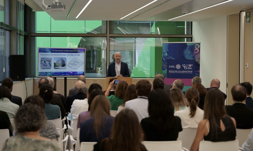 Photo of James Sharpe, Head of EMBL Barcelona, speaking in front of the public